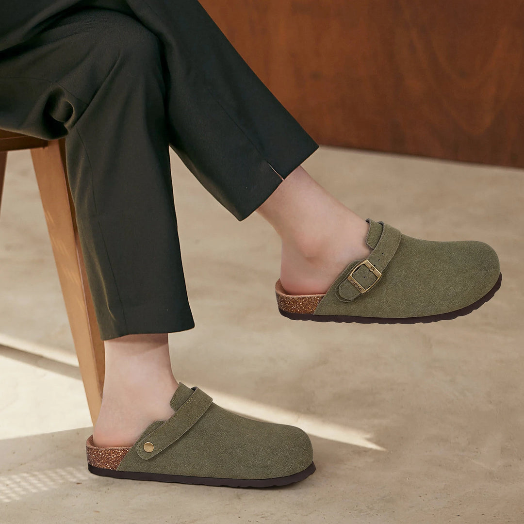 Zuecos Comwarm de gamuza de vaca para mujer con hebilla ajustable, plantilla de corcho, mulas de cuero, zapatillas cómodas sin cordones para mujer, zuecos de corcho de verano